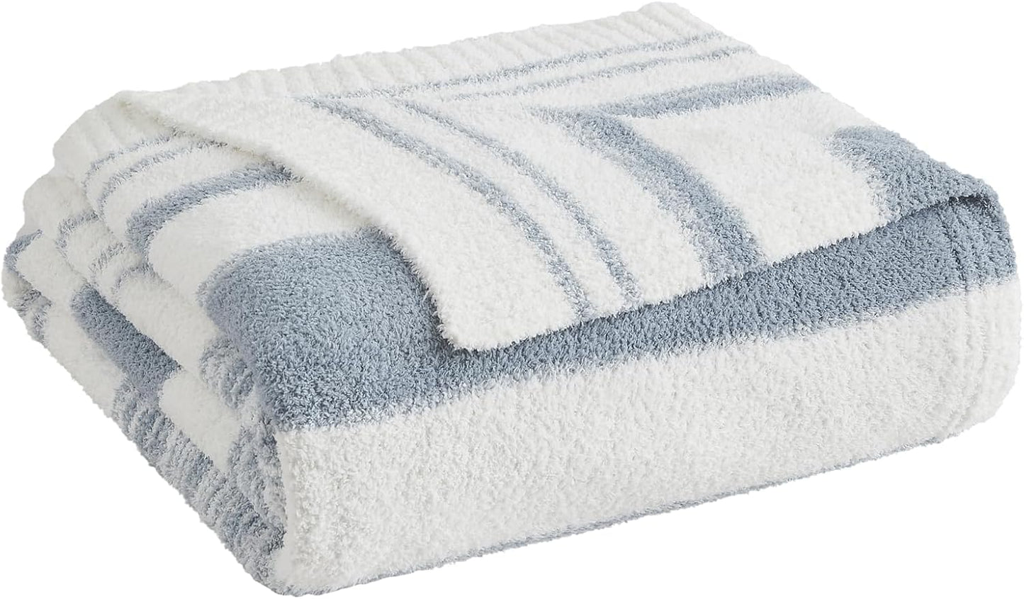 Cozy Checkered Throw Blanket
