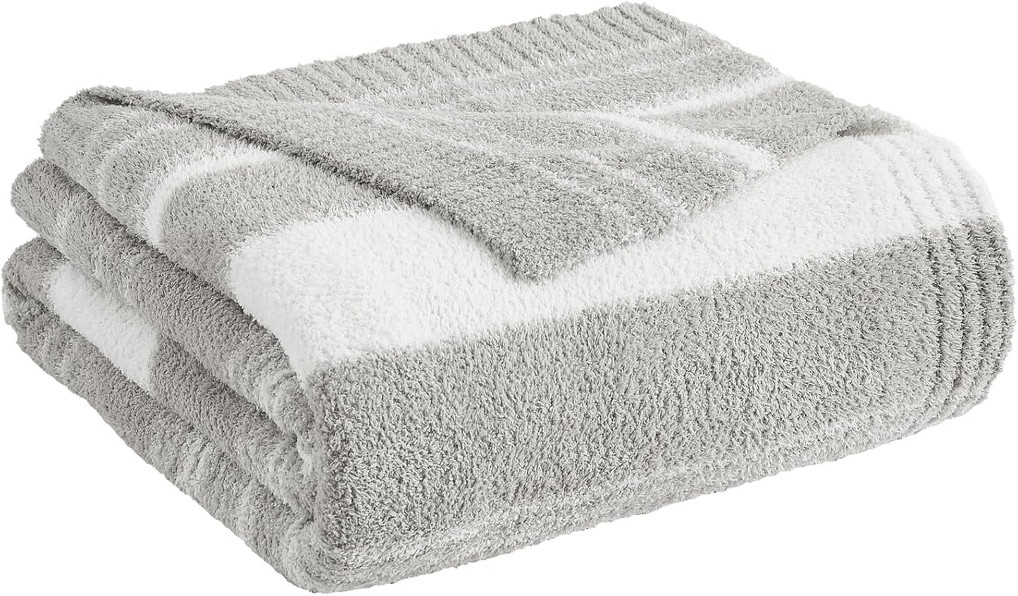 Cozy Checkered Throw Blanket