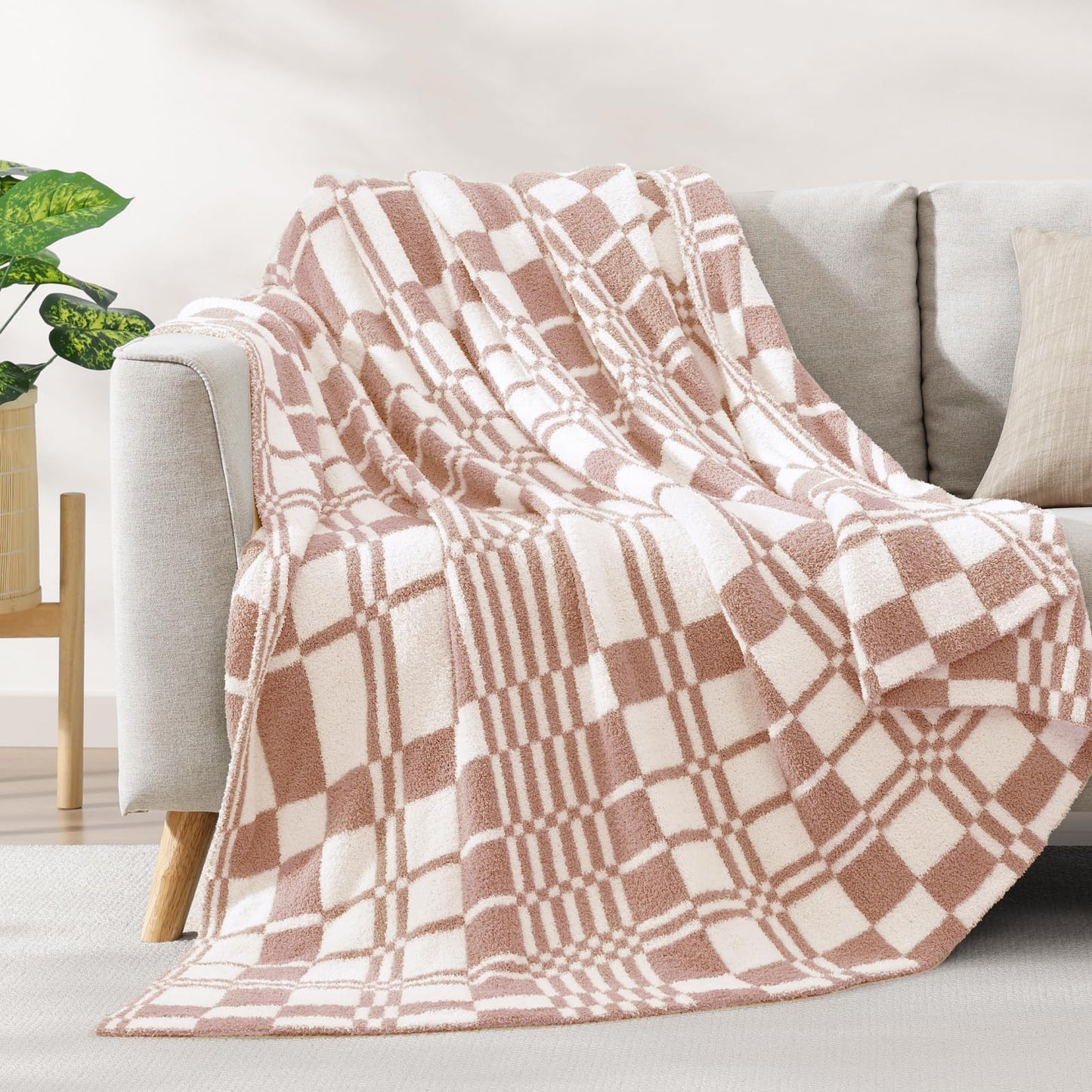 Cozy Checkered Throw Blanket