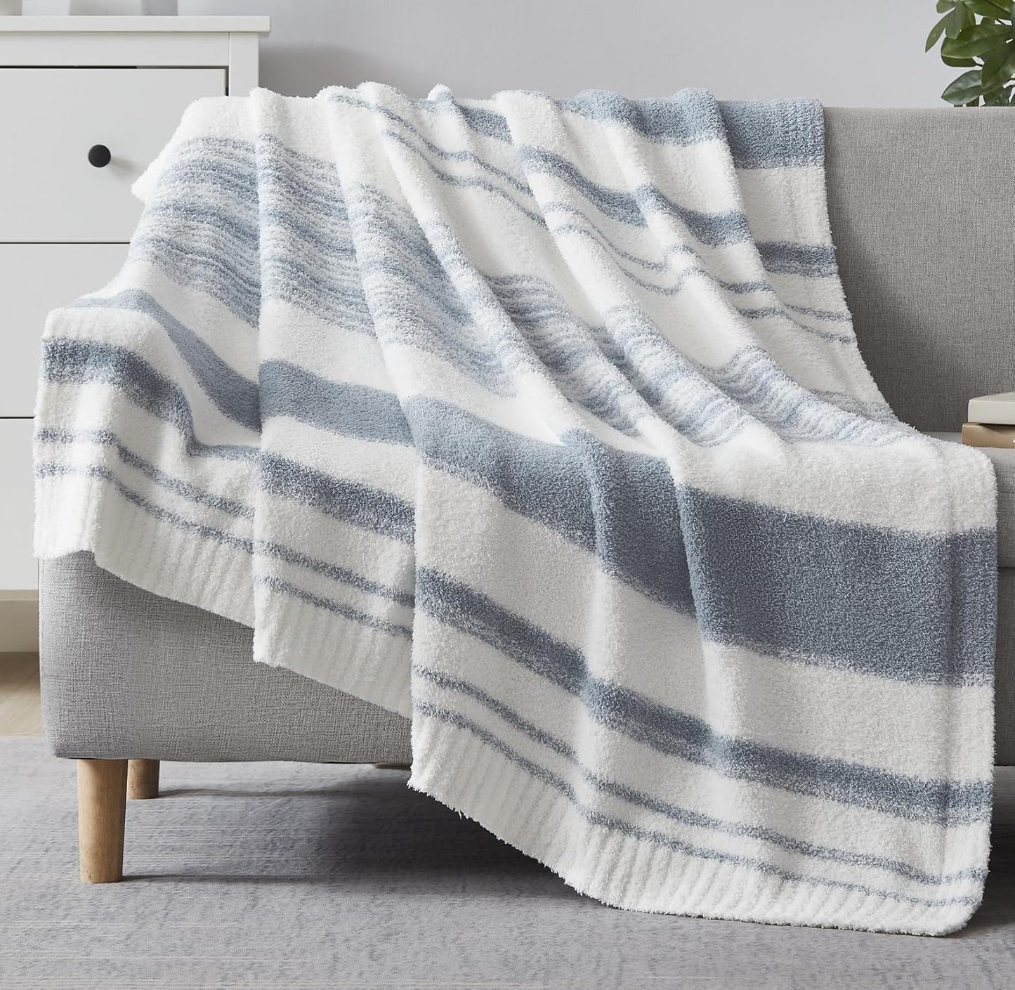 Cozy Checkered Throw Blanket