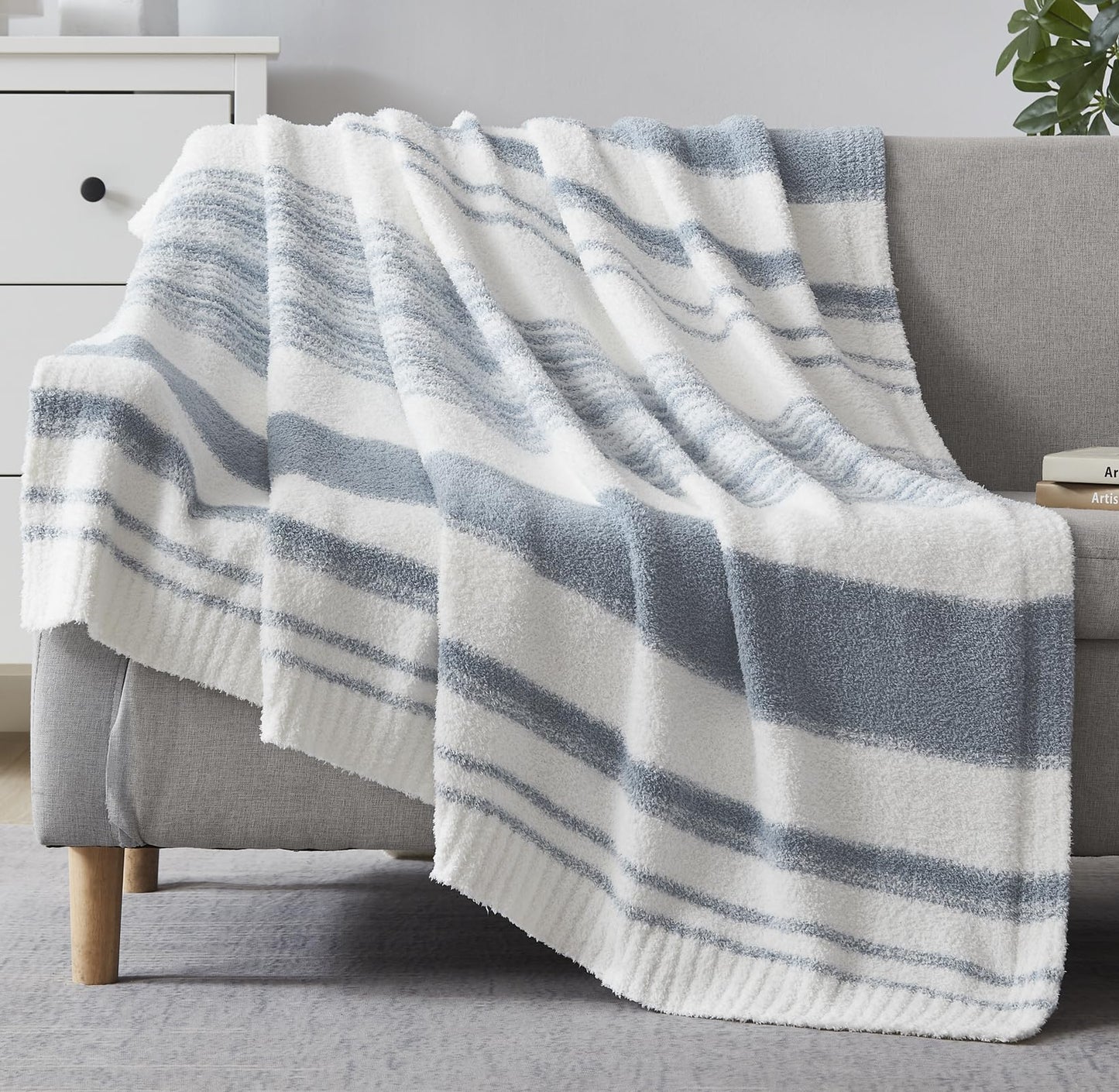 Cozy Checkered Throw Blanket