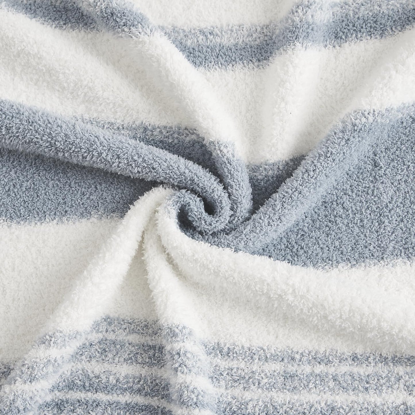 Cozy Checkered Throw Blanket
