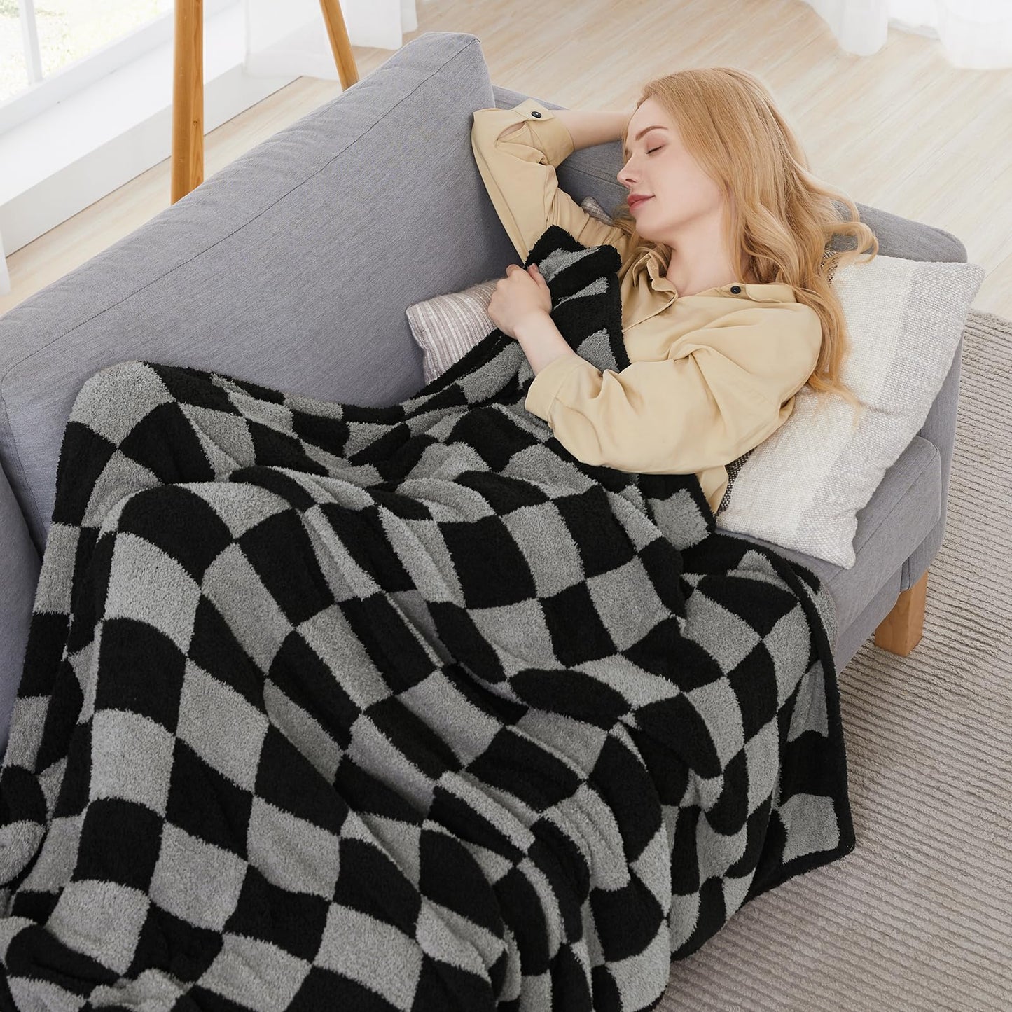 Cozy Checkered Throw Blanket