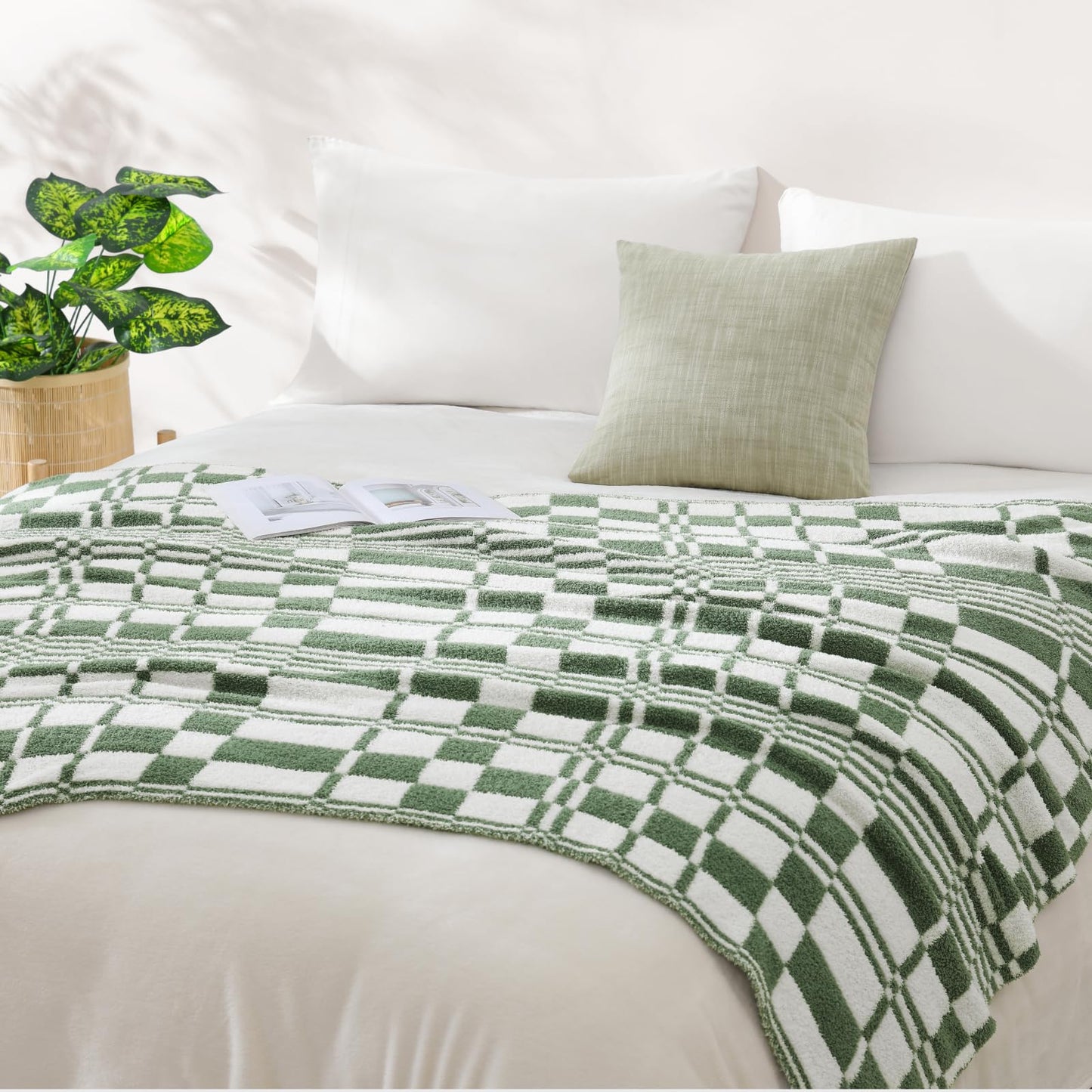 Cozy Checkered Throw Blanket