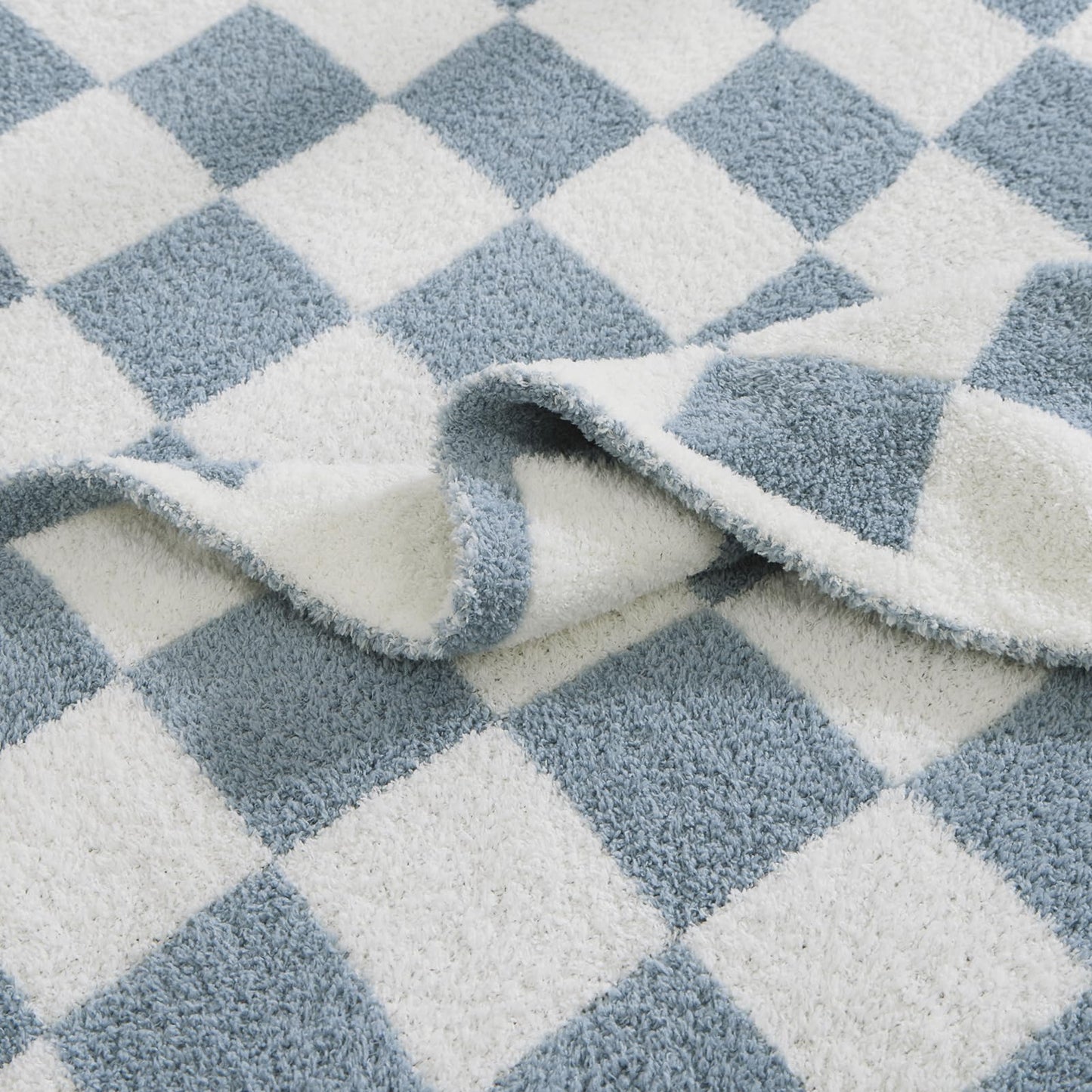 Cozy Checkered Throw Blanket