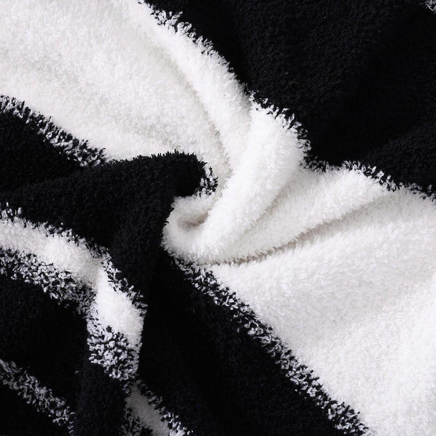 Cozy Checkered Throw Blanket