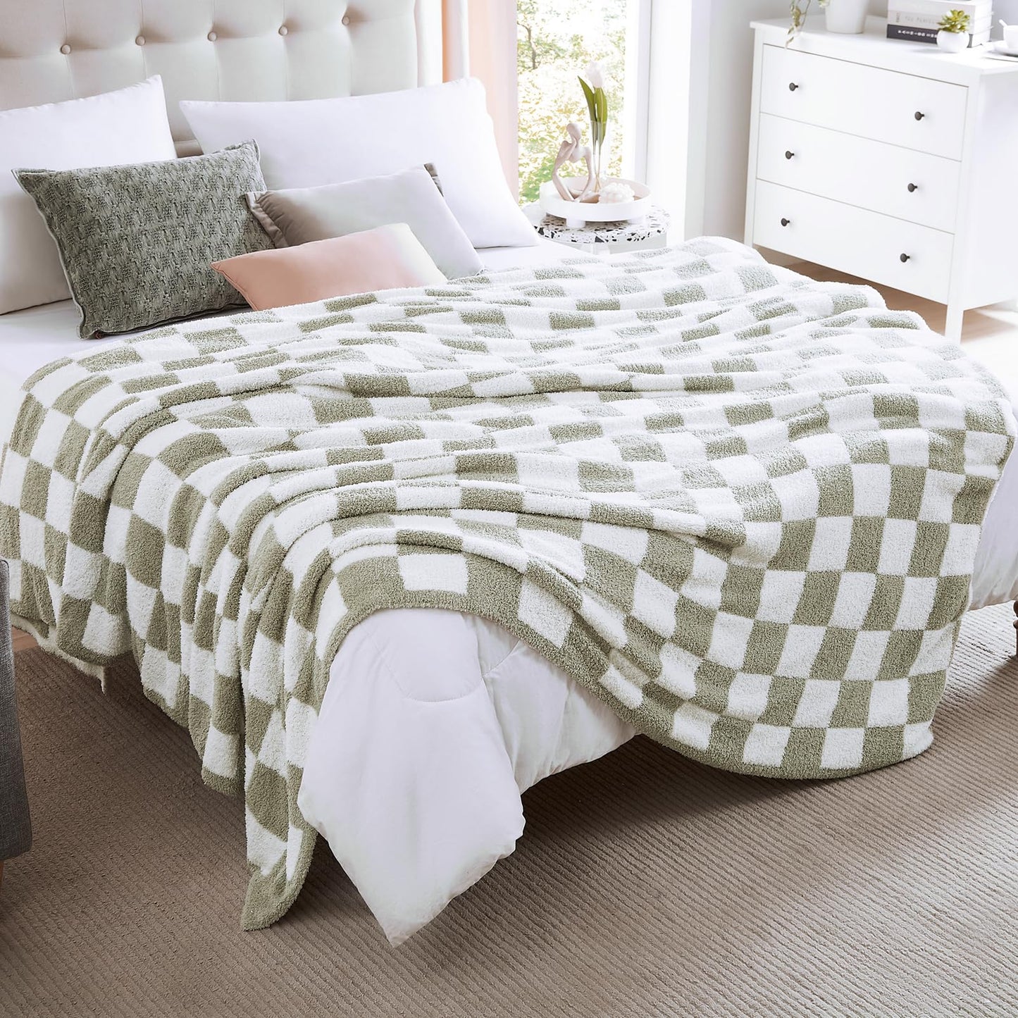 Cozy Checkered Throw Blanket