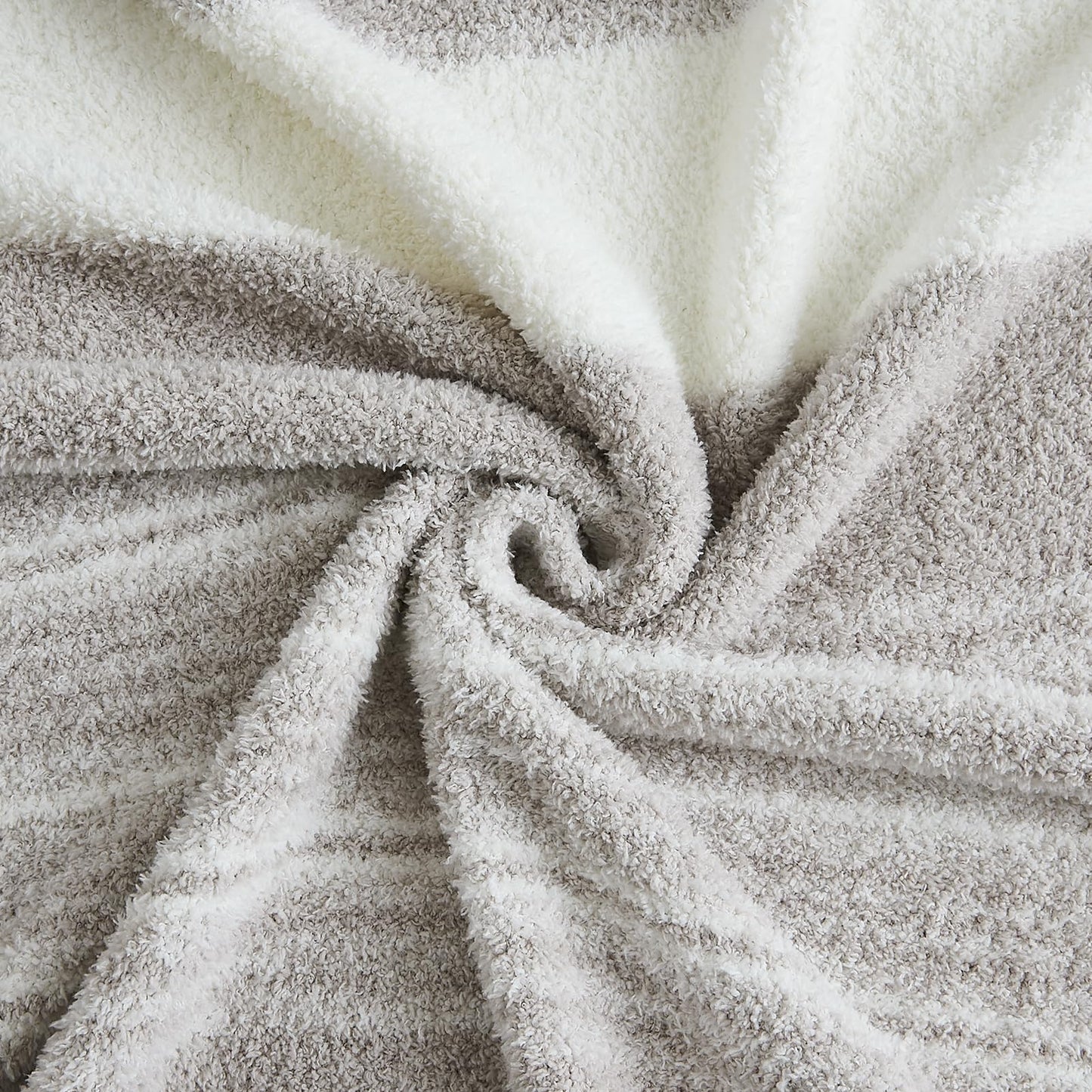 Cozy Checkered Throw Blanket