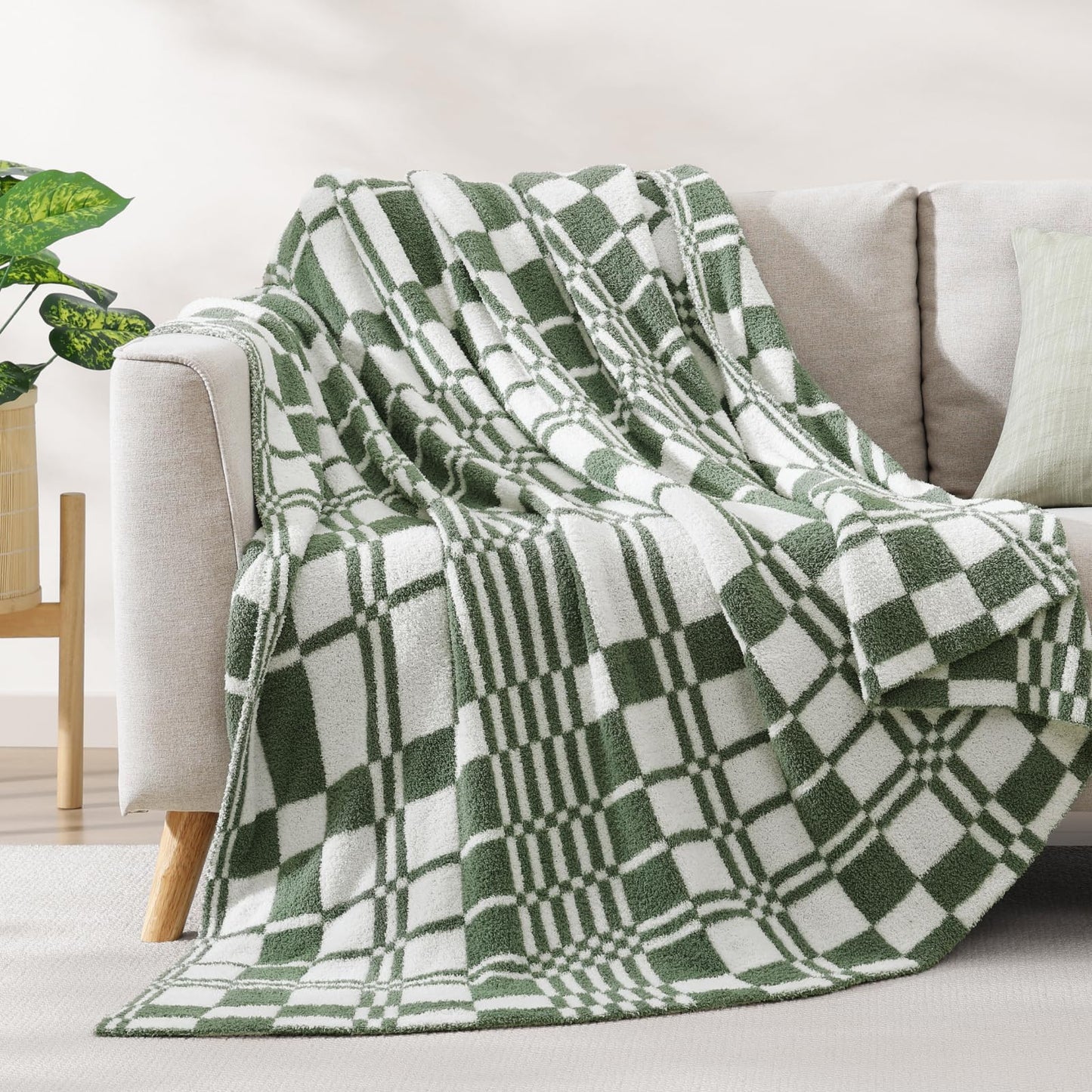 Cozy Checkered Throw Blanket
