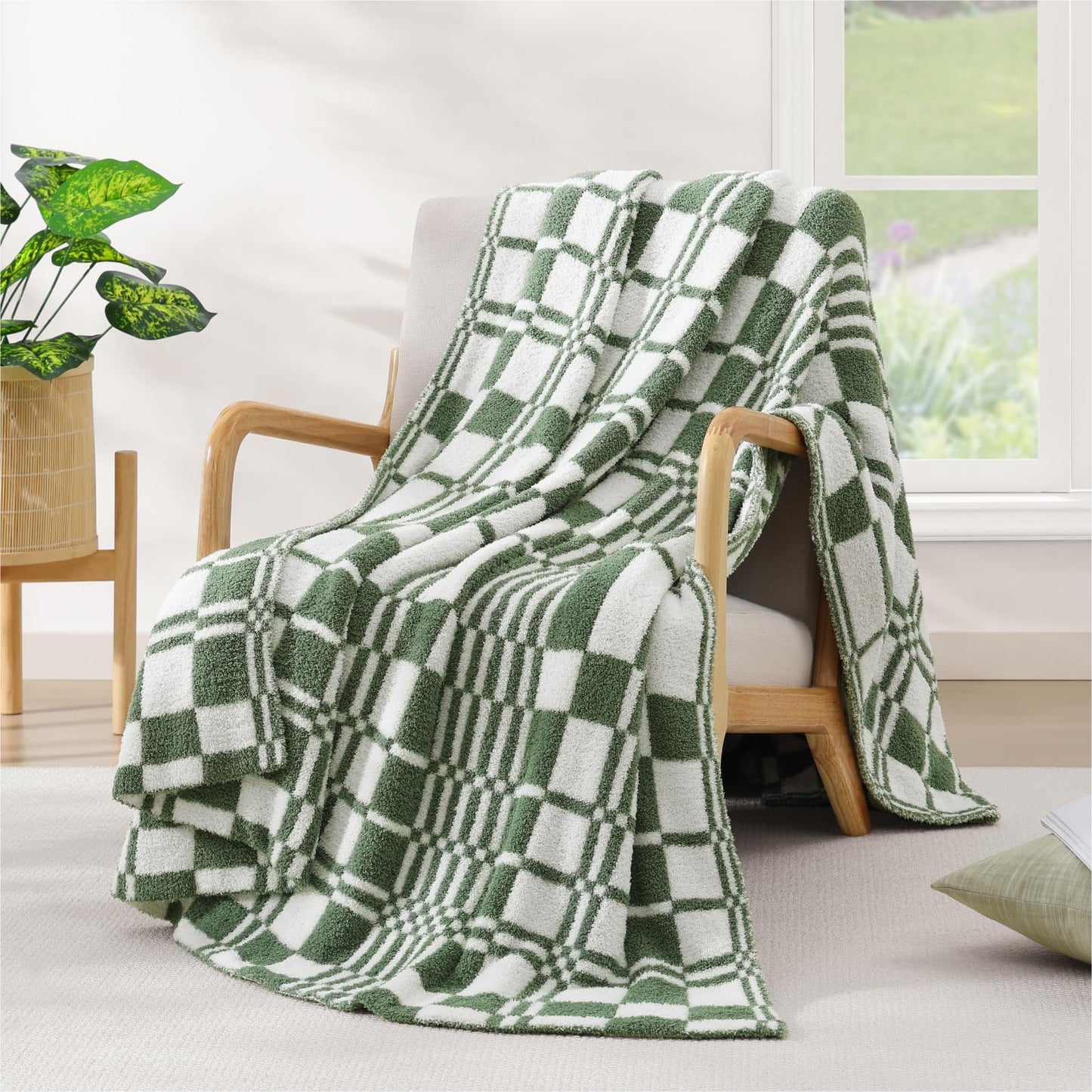 Cozy Checkered Throw Blanket