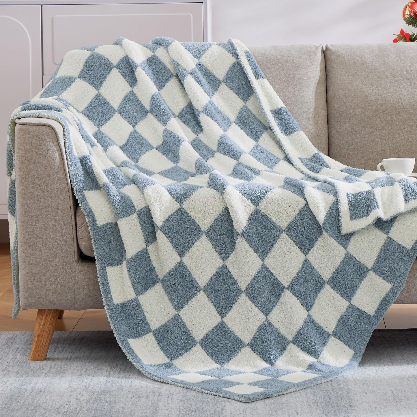 Cozy Checkered Throw Blanket