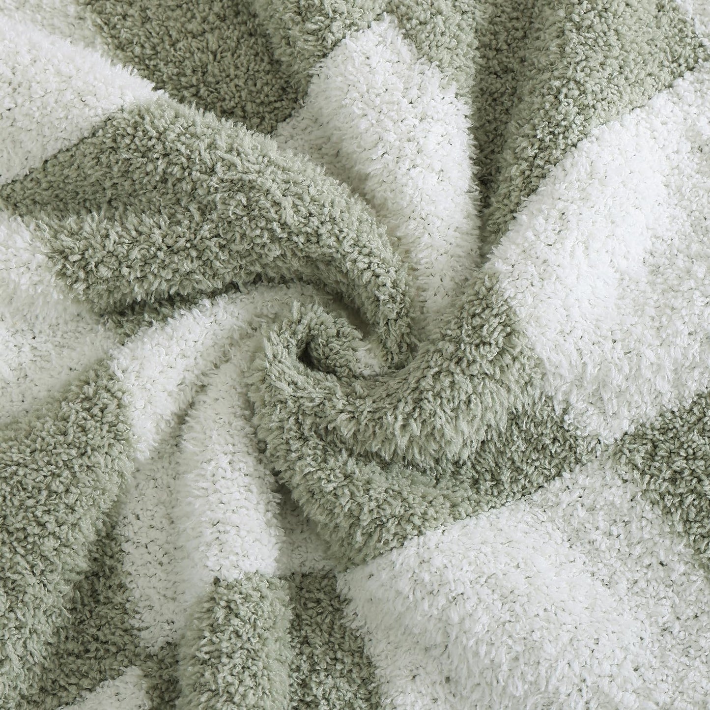 Cozy Checkered Throw Blanket