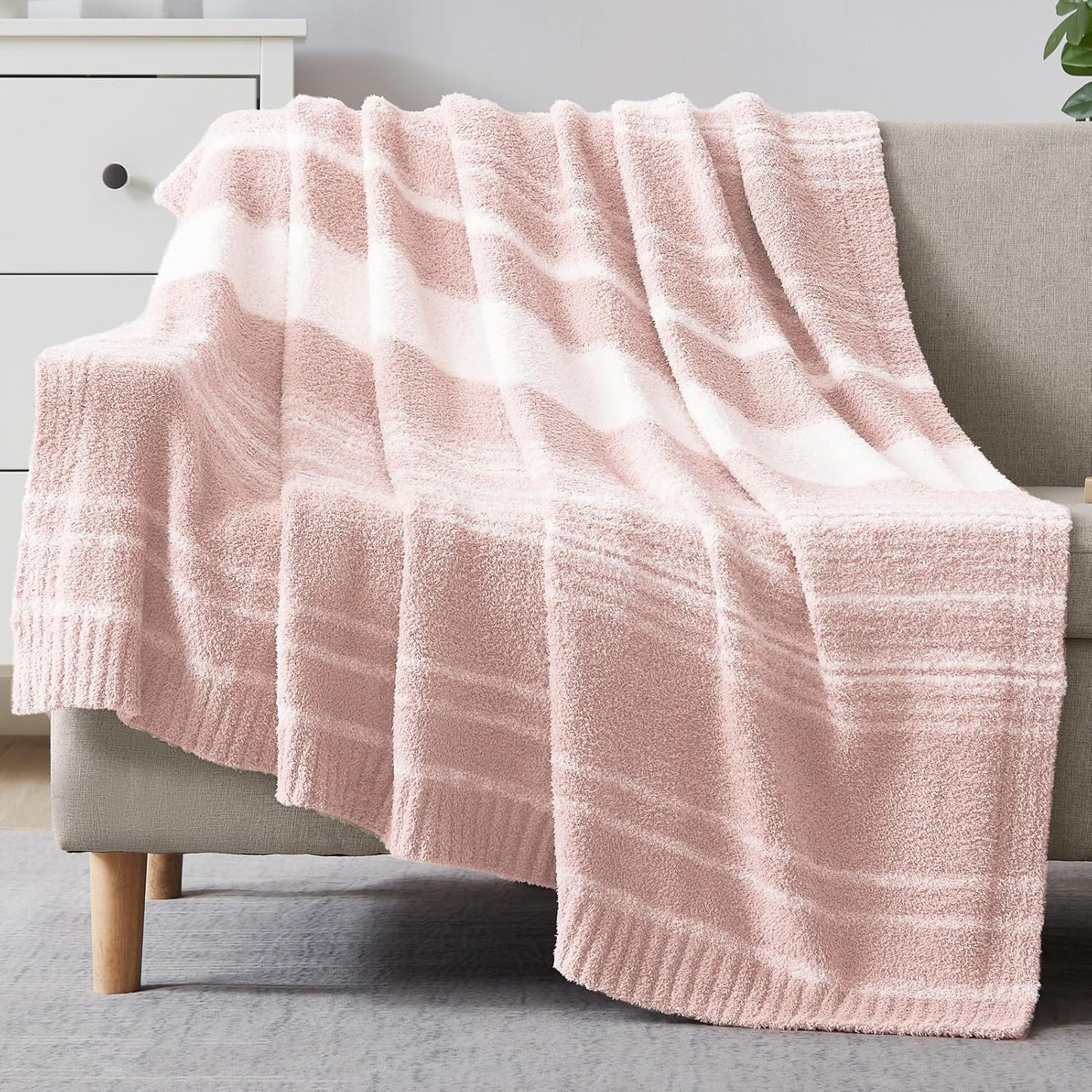 Cozy Checkered Throw Blanket