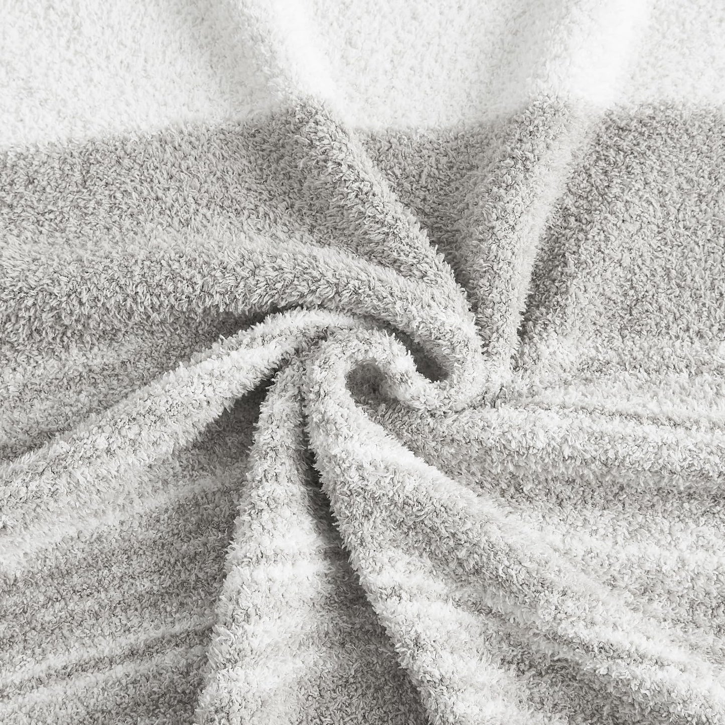 Cozy Checkered Throw Blanket
