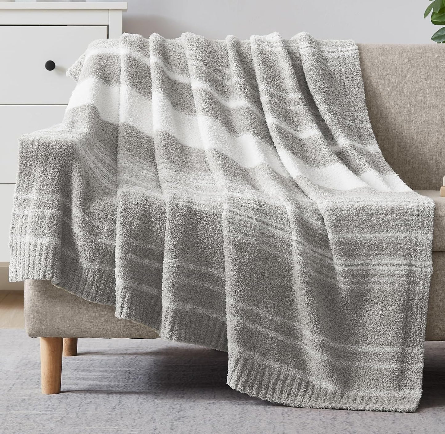 Cozy Checkered Throw Blanket
