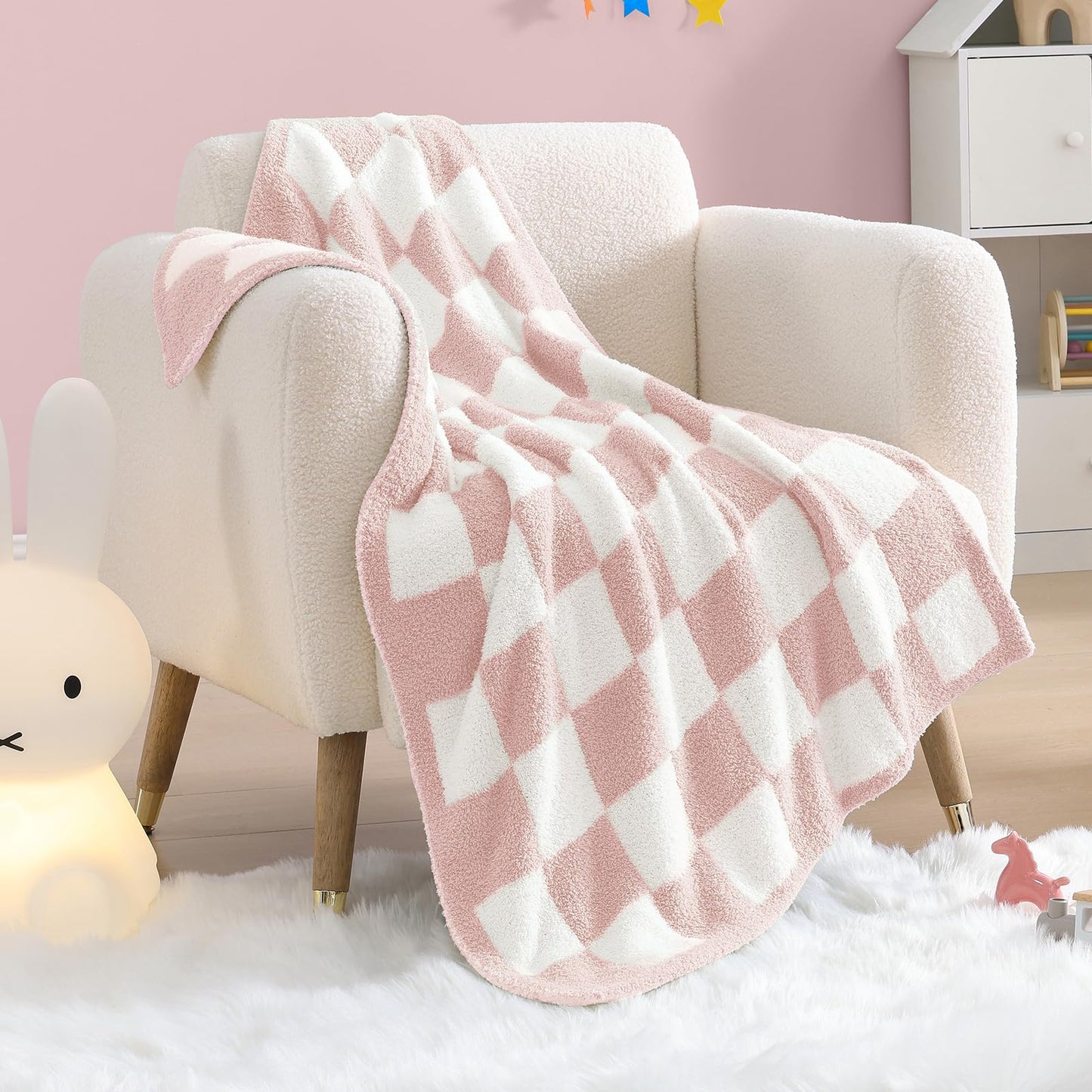 Cozy Checkered Throw Blanket