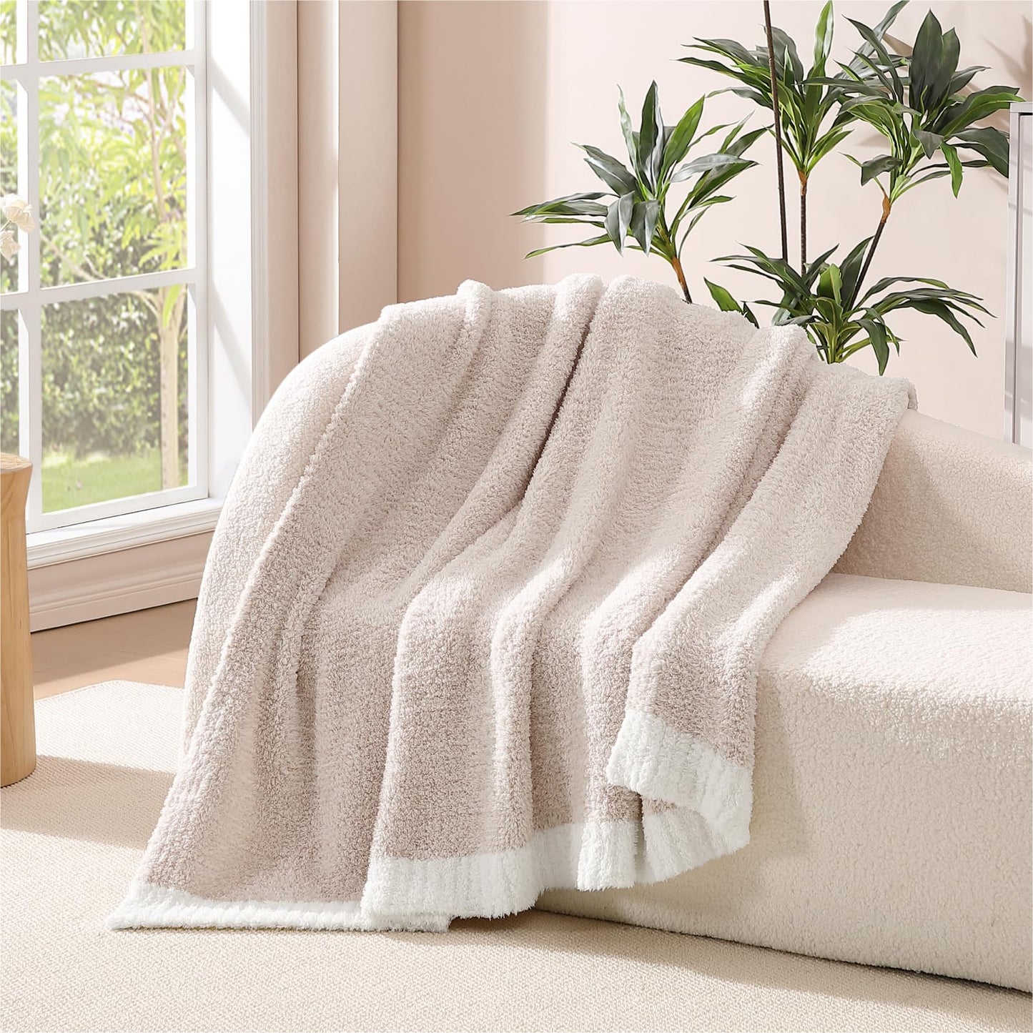 Cozy Checkered Throw Blanket