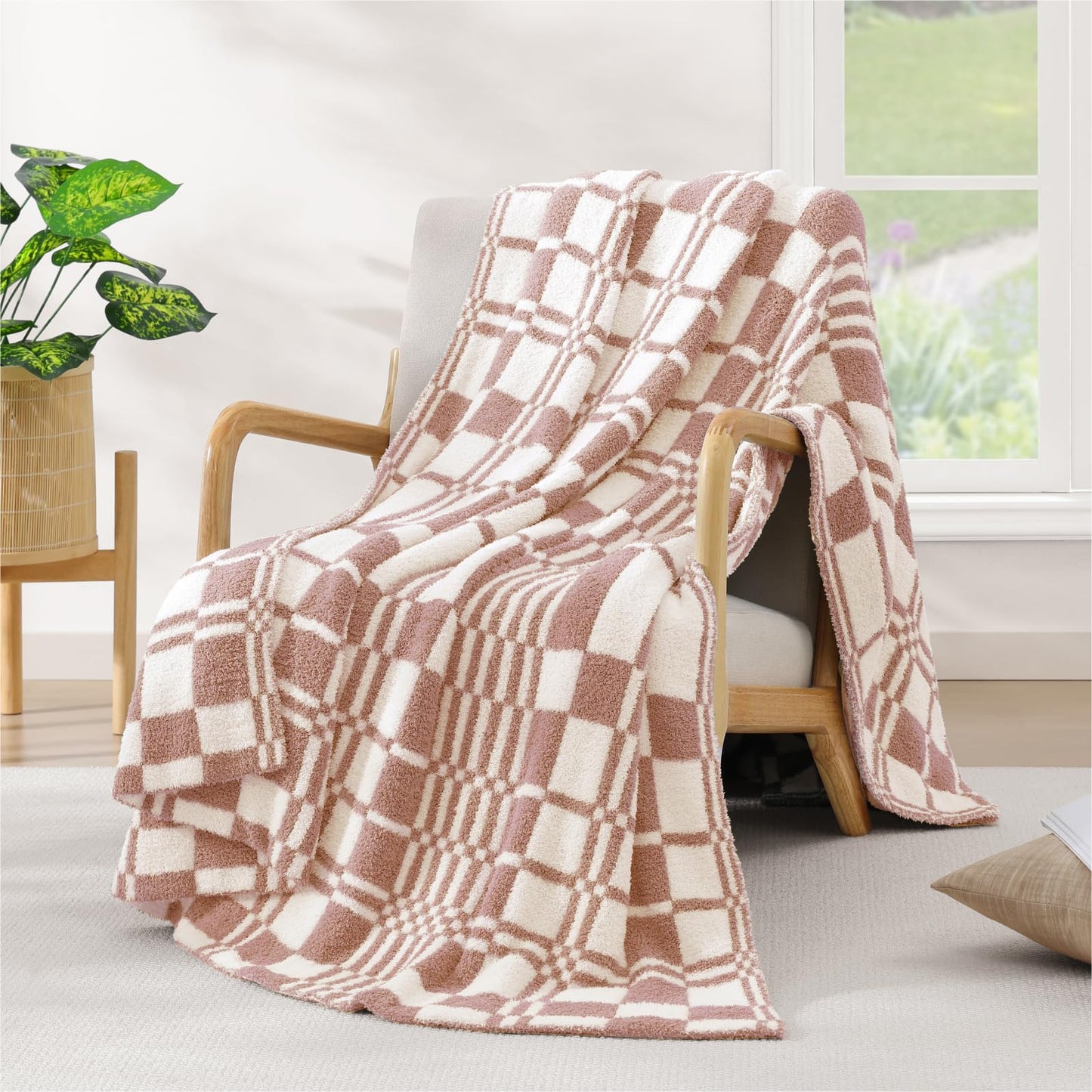 Cozy Checkered Throw Blanket