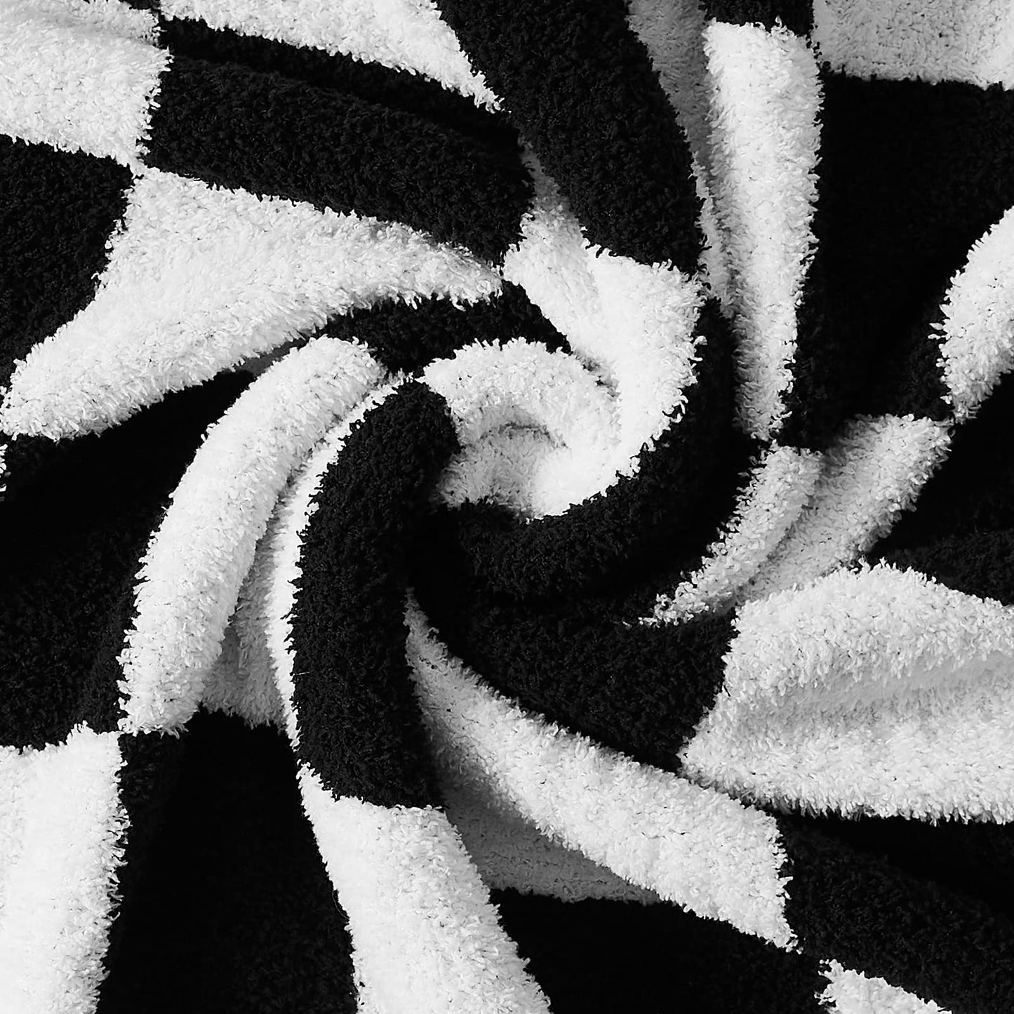 Cozy Checkered Throw Blanket