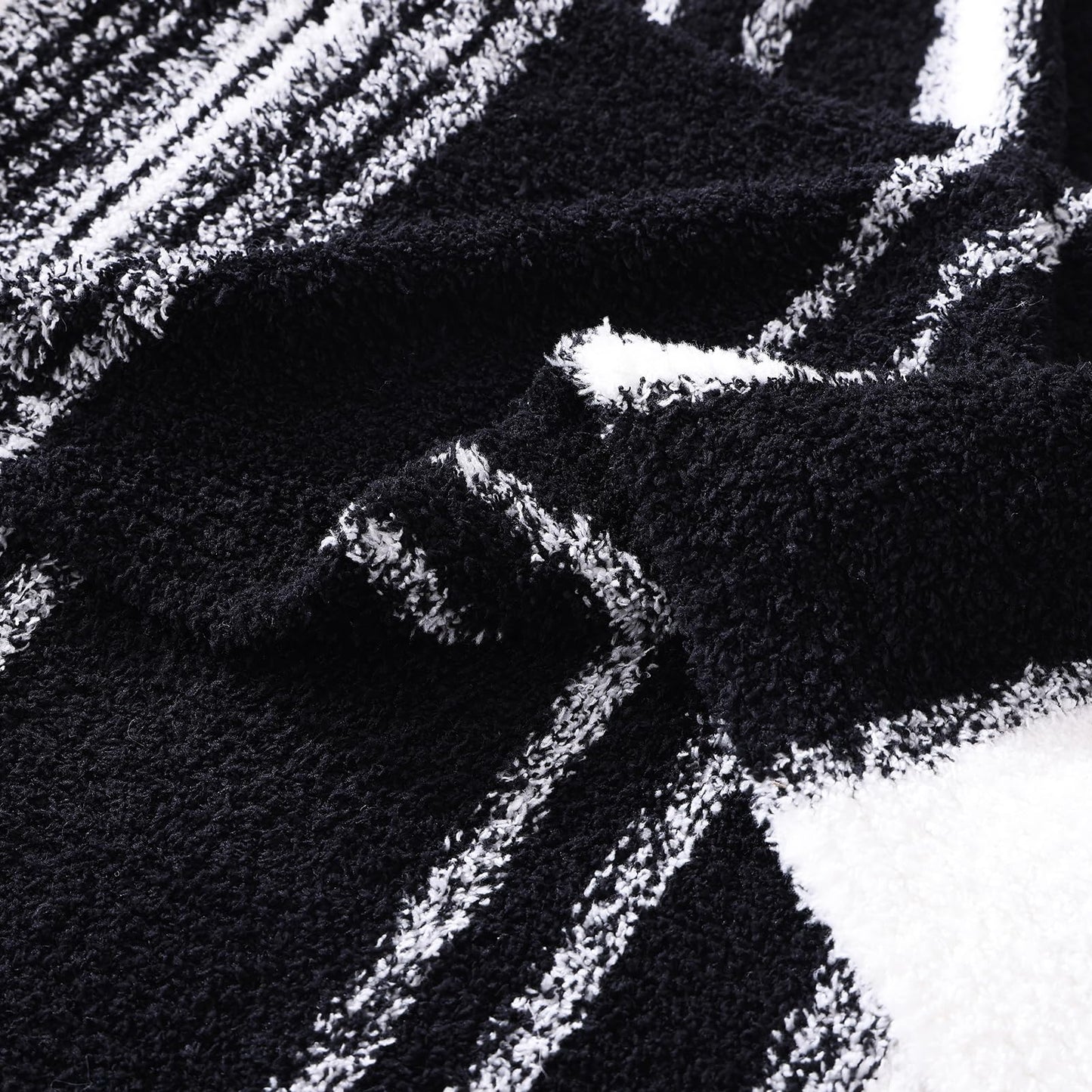 Cozy Checkered Throw Blanket