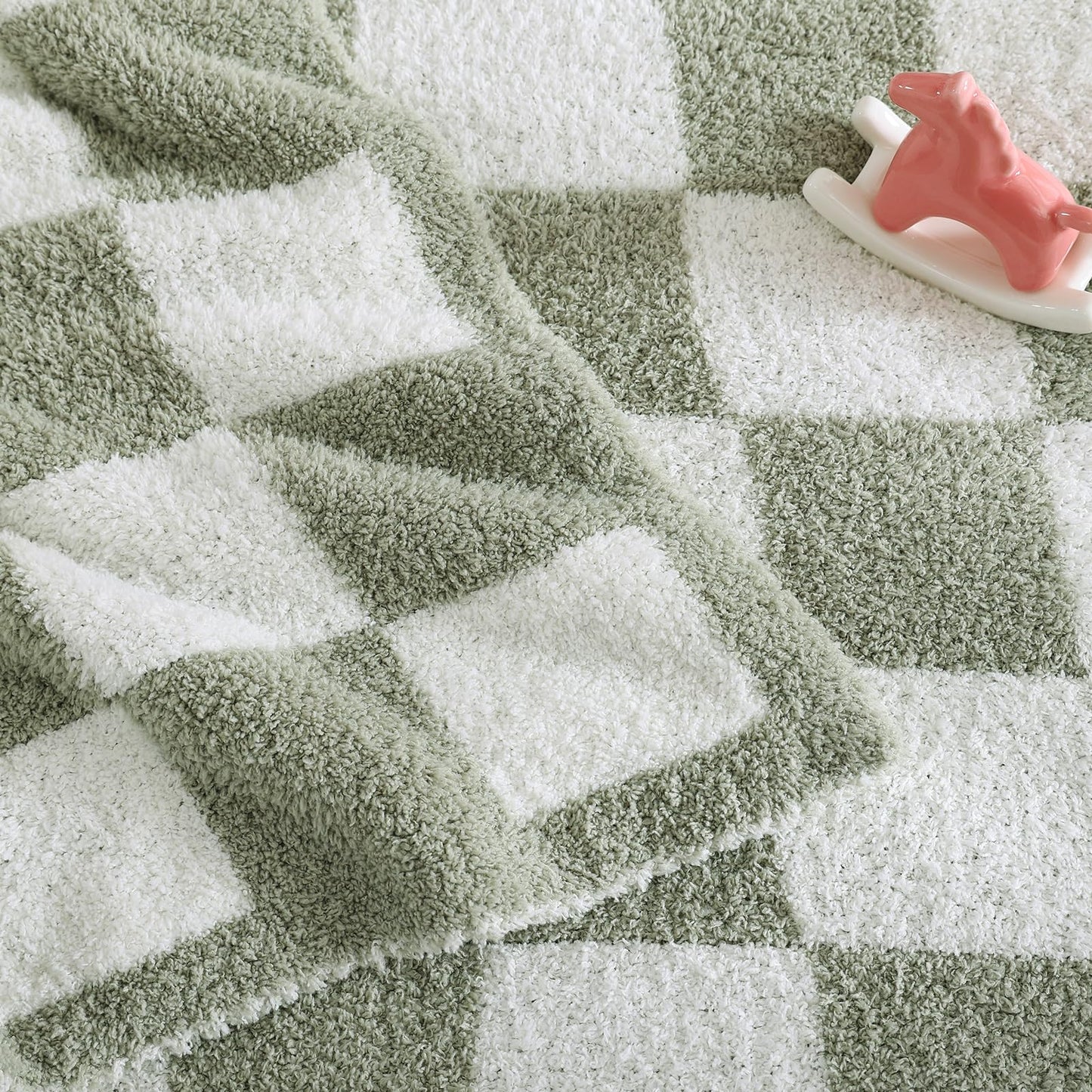 Cozy Checkered Throw Blanket