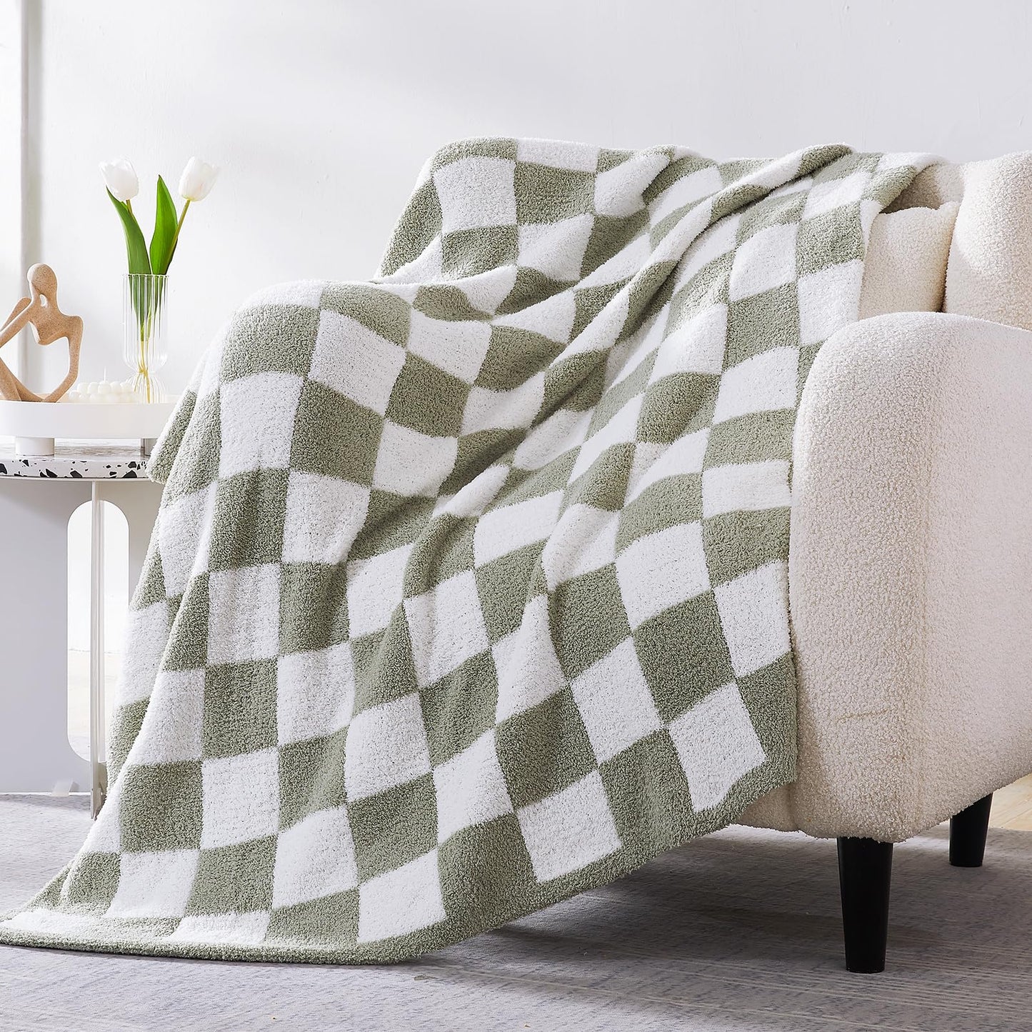 Cozy Checkered Throw Blanket