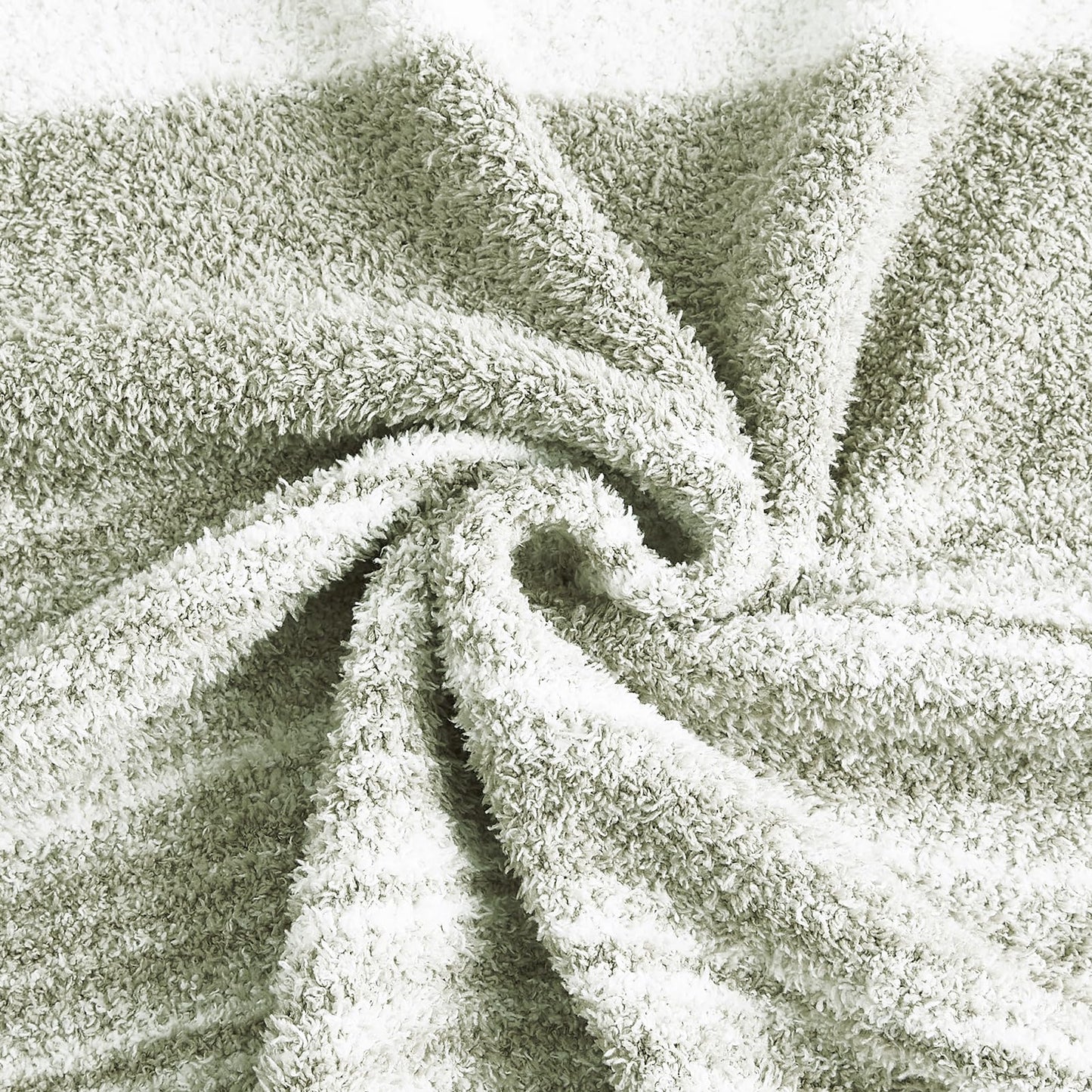 Cozy Checkered Throw Blanket