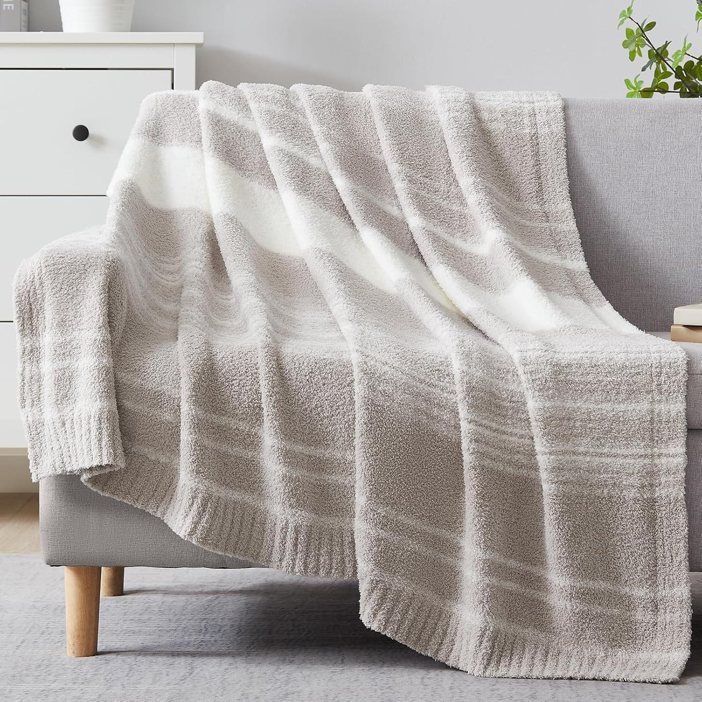 Cozy Checkered Throw Blanket