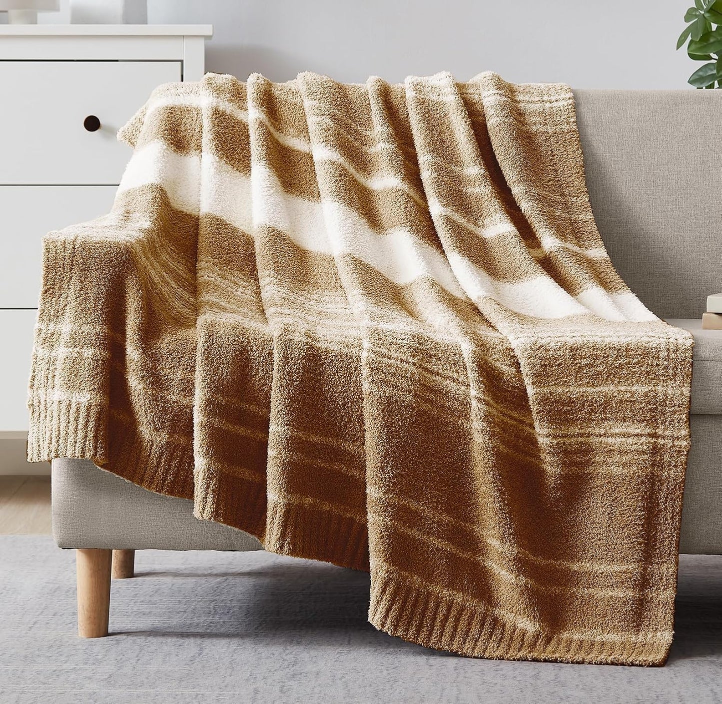 Cozy Checkered Throw Blanket