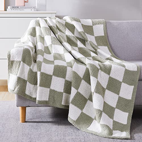 Cozy Checkered Throw Blanket