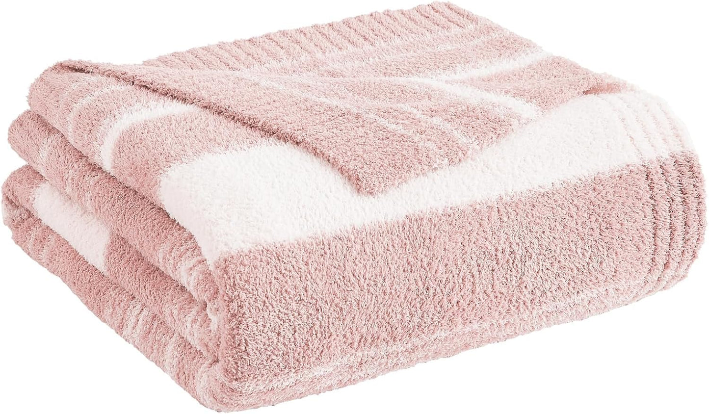 Cozy Checkered Throw Blanket