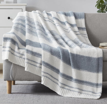 Cozy Checkered Throw Blanket