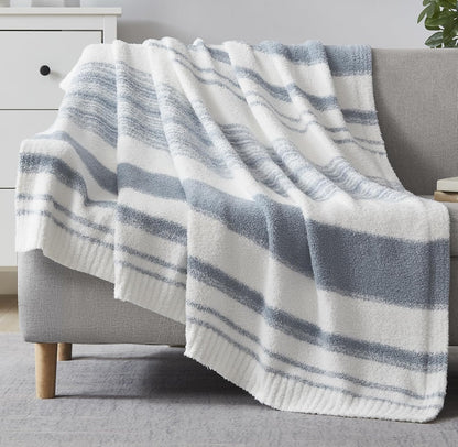 Cozy Checkered Throw Blanket