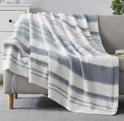 Cozy Checkered Throw Blanket