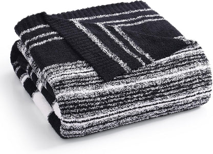 Cozy Checkered Throw Blanket