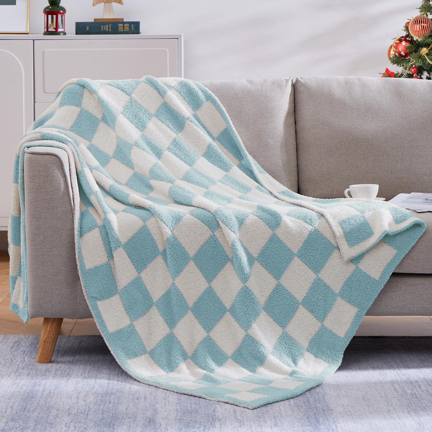 Cozy Checkered Throw Blanket