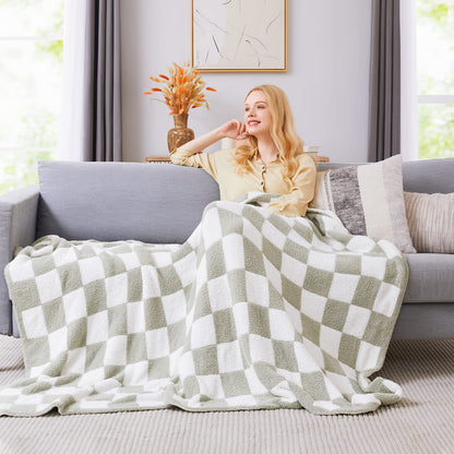 Cozy Checkered Throw Blanket