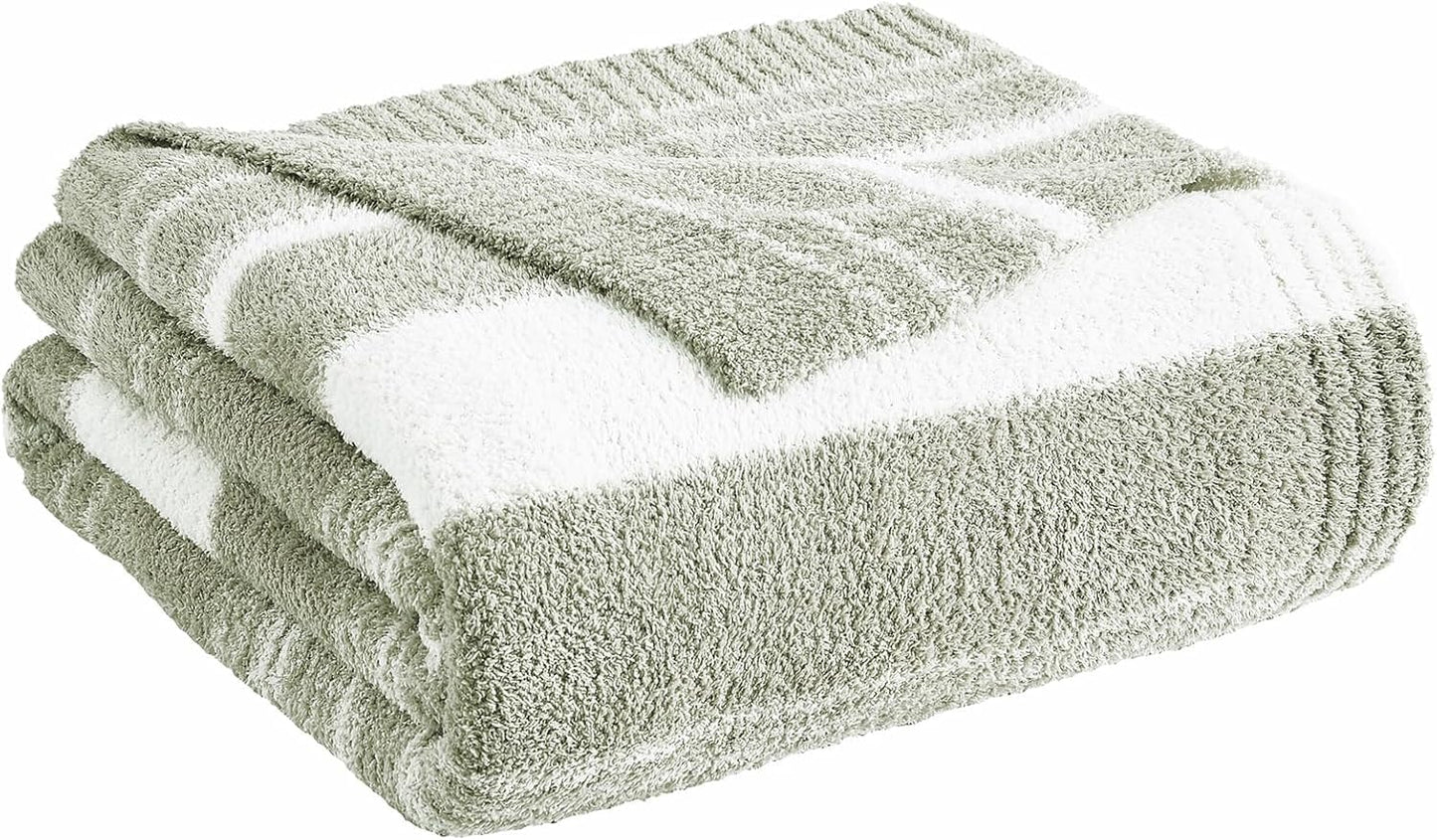 Cozy Checkered Throw Blanket