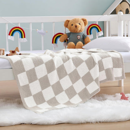 Cozy Checkered Throw Blanket