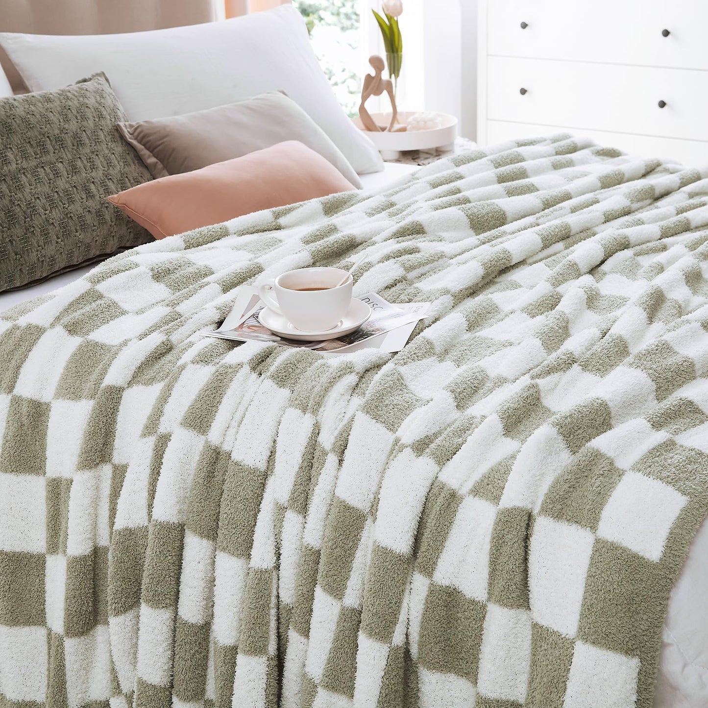 Cozy Checkered Throw Blanket