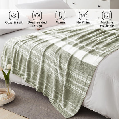 Cozy Checkered Throw Blanket
