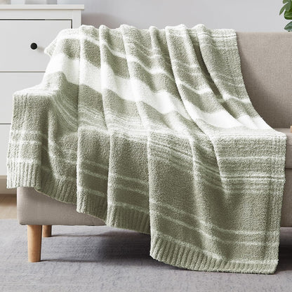 Cozy Checkered Throw Blanket